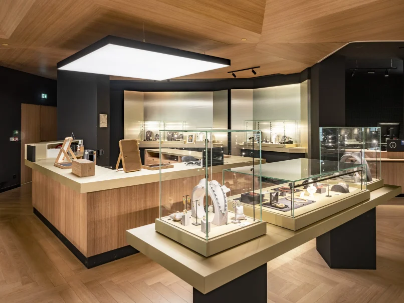CONCEPTO Paris Louvre Boutique bijouterie presentoir vitrine