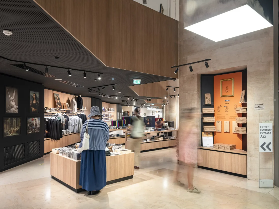 CONCEPTO Paris Louvre Boutique boutique presentoir mezzanine