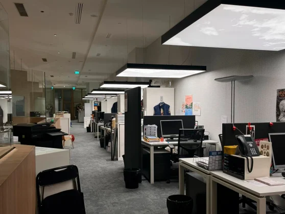 CONCEPTO Paris Louvre Boutique bureaux plafond nuage