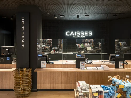 CONCEPTO Paris Louvre Boutique caisse enseigne presentoir