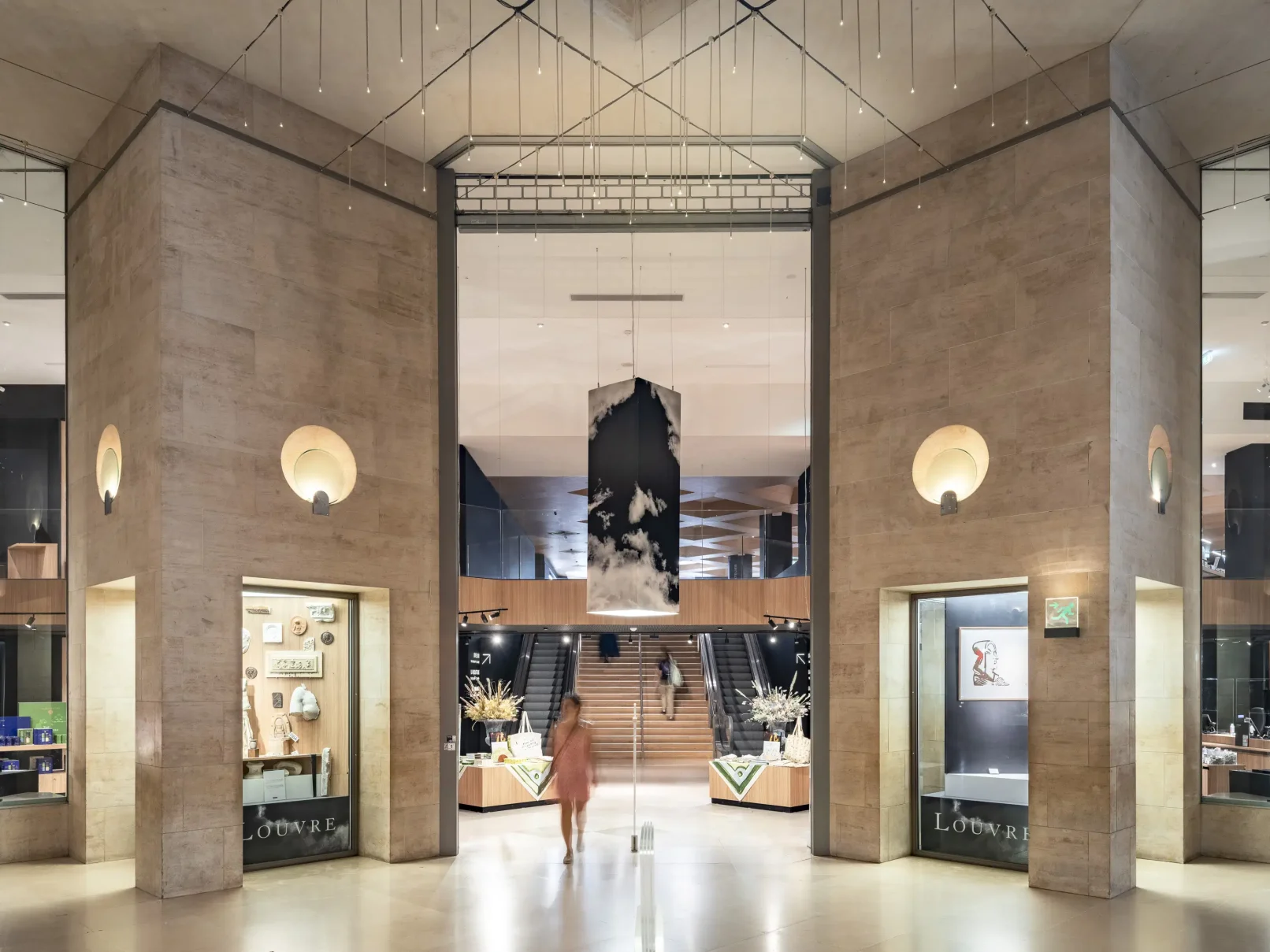 CONCEPTO Paris Louvre Boutique entree vitrine totem
