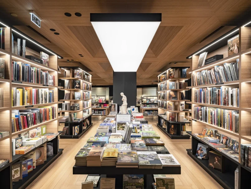 CONCEPTO Paris Louvre Boutique librairie etagere plafond